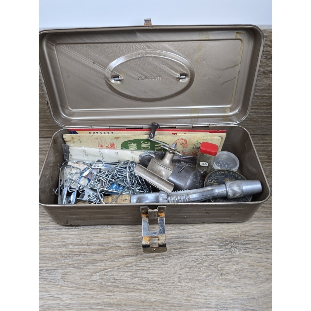 Vintage Fishing Lot 60s 70s -- Box Wondercast reel, hooks,Line,chain, EKCO knife